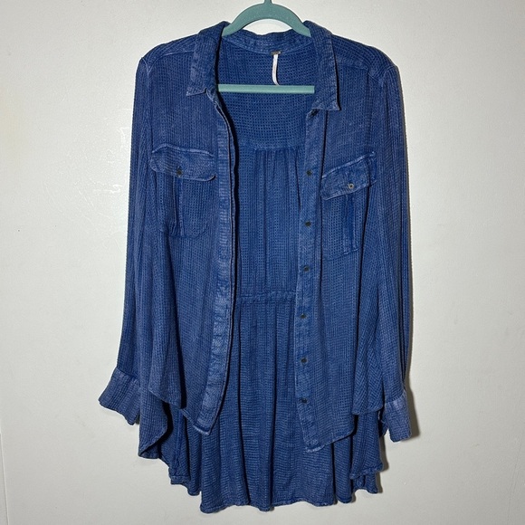 Free People One of the Guys Oversize Waffle Button Down Tunic Top size Medium - Picture 2 of 9